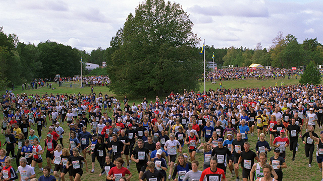 crowd running